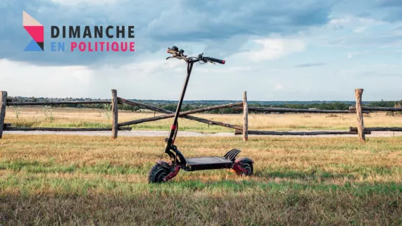 Dimanche en politique - la nature prise d'assaut - CREDIT Varla Scooter Dimanche en politique - la nature prise d'assaut - CREDIT Varla Scooter