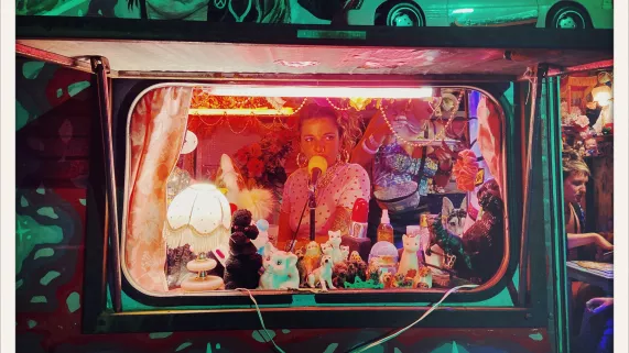 Candy Love dans sa caravane © Gabrielle Culand