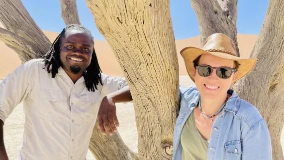 Échappées belles : Namibie, un miracle en plein désert Terre de beauté et de contraste, la Namibie est un véritable joyau kaléidoscopique d’Afrique australe. L’immensité du désert du Namib et la diversité de sa faune sauvage, attirent chaque année des voyageurs désireux de découvrir un pays africain moins connu que la Tanzanie et le Kenya voisins