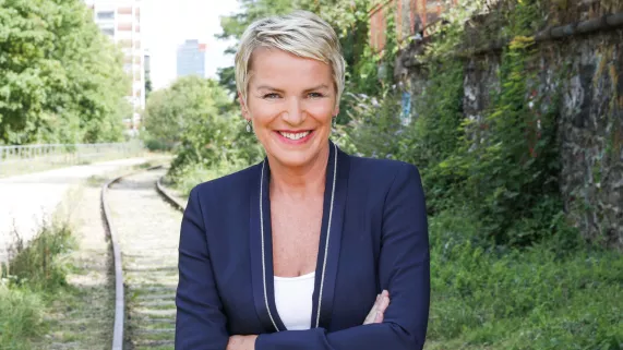 Elise Lucet  Elise Lucet