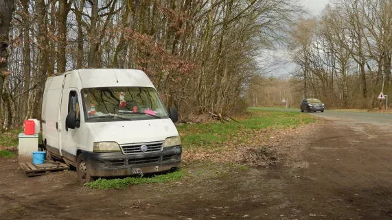 Les filles sans joie des petites routes.