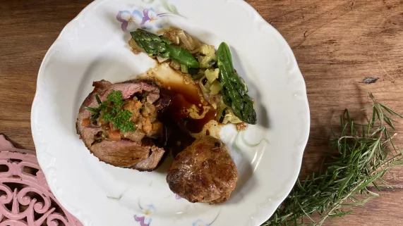 Roulé d'agneau farci à Turenne   Roulé d'agneau farci