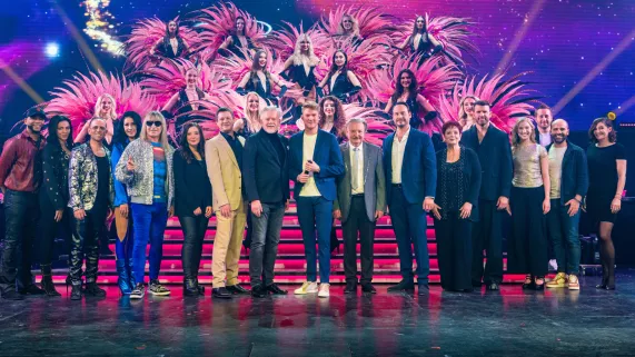 Robin Leon Show - Kahneda Photography - 2025