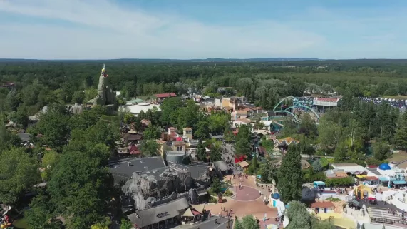 (c) HIKARI PRODUCTION LGDH ASTERIX LGDH PARC ASTERIX