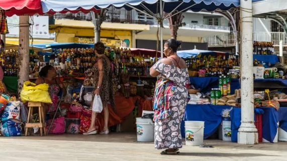 MARCHE OUTRE-MER (c) vale_t/Getty Image Plus