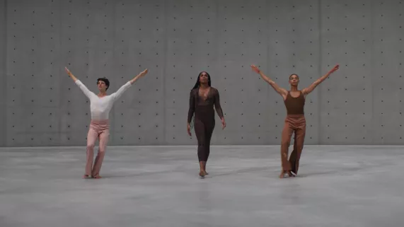 Gerard & Kelly, Panorama, 2021. Vidéo 4K, couleur, son, 23 minutes. Soa de Muse, Guillaume Diop, Germain Louvet. Courtesy des artistes et de la Galerie Marian Goodman. © Adagp Paris, 2024