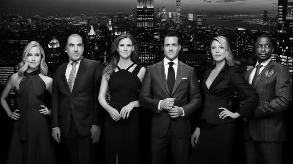 Suits, avocats sur mesure SAISON 4 Suits, avocats sur mesure  SAISON 4  sur Réunion la 1ère : Au début de la saison 4, Mike ne travaille plus pour Pearson Specter, un changement considérable pour les intrigues et les relations entre les personnages. Alors Mike a-t-il eu raison de quitter son travail d’avocat ?