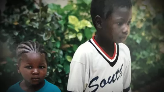 Rachel et son frère, enfants adoptés 