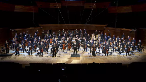 Macelaru avec l'ONF - Crédit Christophe Abramowitz / Radio France 