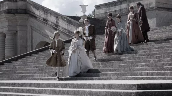 Thomas SOLIVERES (Voltaire), Loriane Karolina KLÜPSCH (LA REINE)