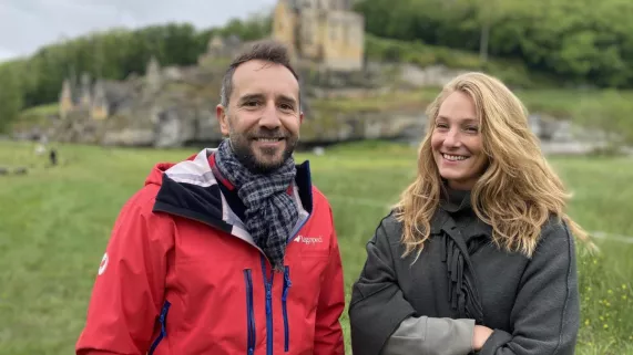 Échappées belles : Périgord, la nature en héritage Ismaël se promène sur les routes de campagne du Périgord en direction de Saint-Amand de Coly, classé parmi les « Plus beaux villages de France ». Il est accompagné par Aude, Fille de Hubert de Commarque et propriétaire du château qui souhaite lui faire découvrir son Périgord de coeur.