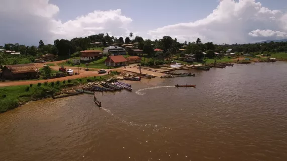 LES VALLÉES DES MARRONS DE LA REUNION A LA GUYANE LES VALLÉES DES MARRONS DE LA REUNION A LA GUYANE