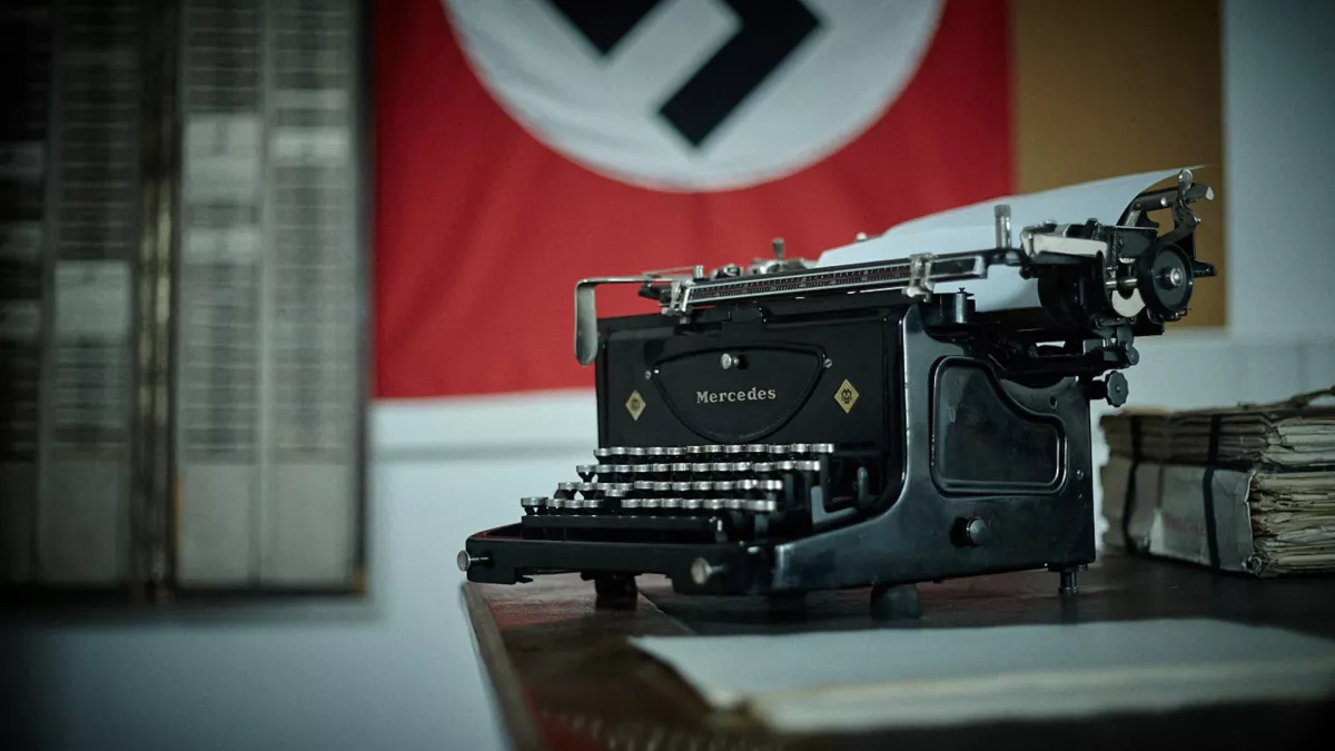 © Label image NOTRE ESPION CHEZ HITLER