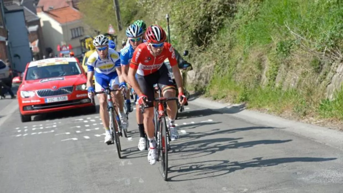 (c) Aso / B. Bade Ascension de cyclistes pendant la course La Flèche Wallonne