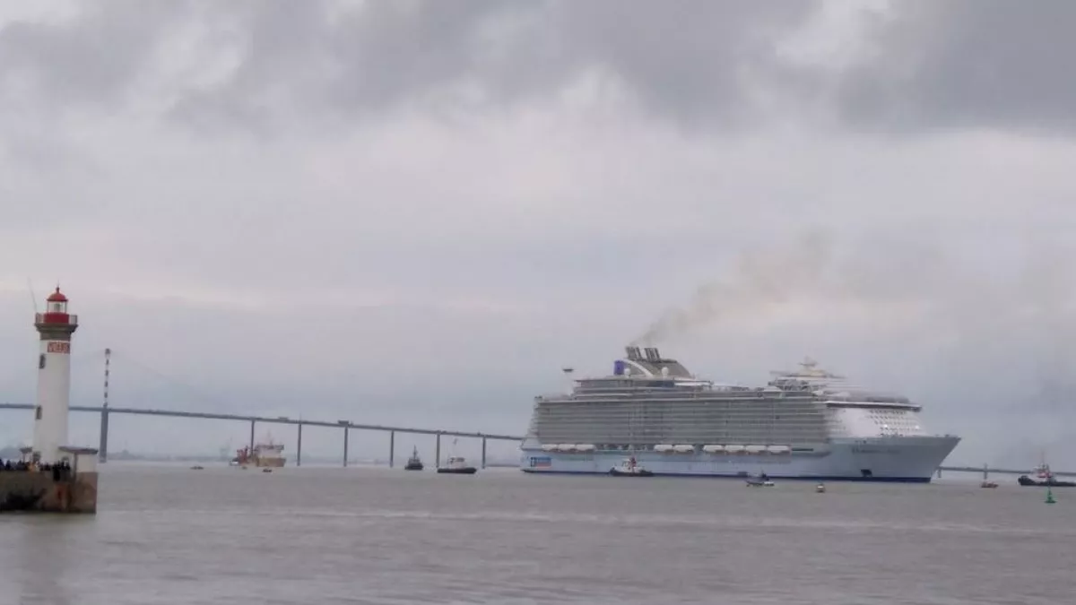 L'Harmony of the seas sort des chantiers navals STX de Saint-Nazaire ©Ville de Saint-Nazaire L'Harmony of the seas, le plus gros paquebot du monde, sort des chantiers navals STX de Saint-Nazaire