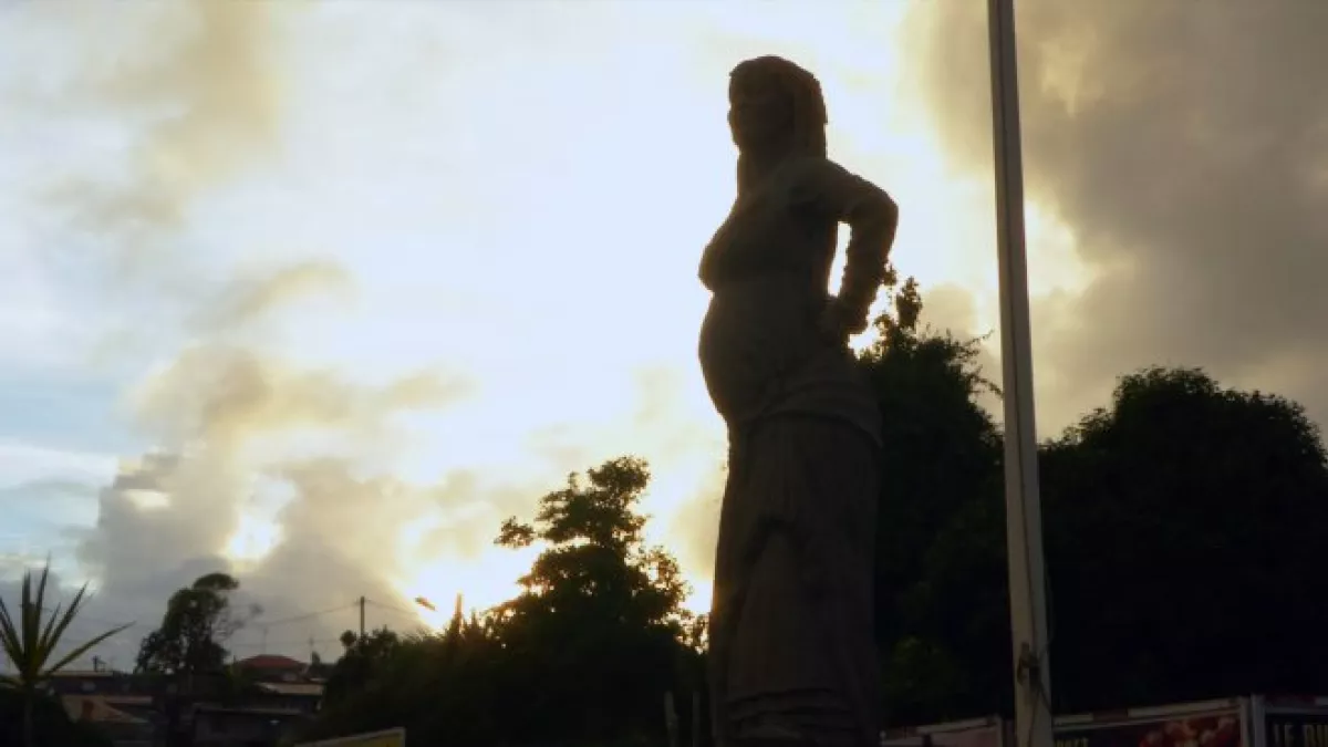 MON NOM EST SOLITUDE @AURINE CRÉMIEU-MANO A MANO Statue de Solitude en Guadeloupe