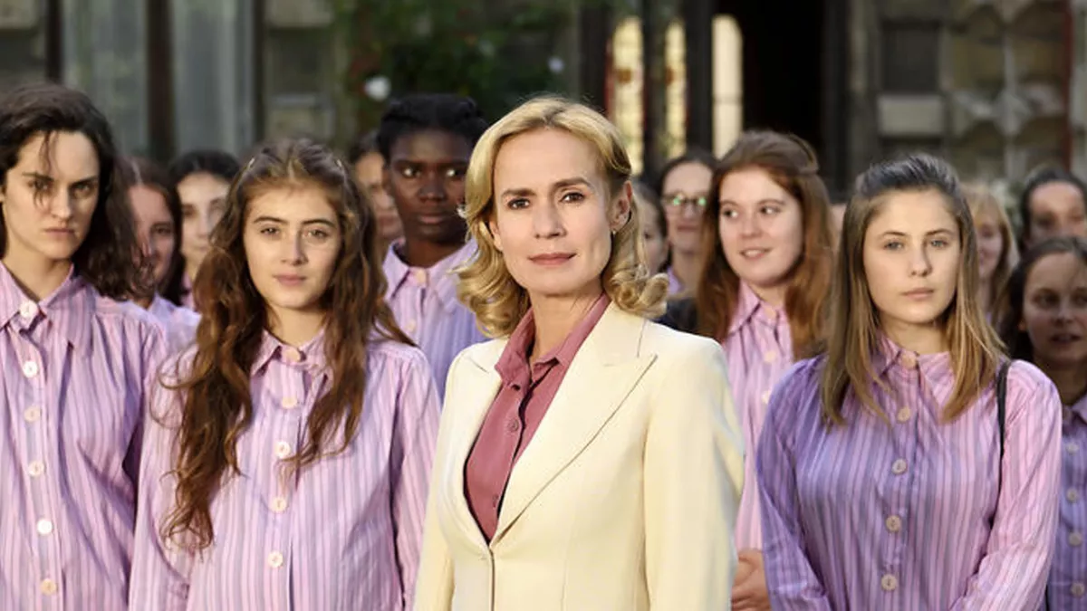 ELLES...LES FILLES DU PLESSIS ELLES...LES FILLES DU PLESSIS