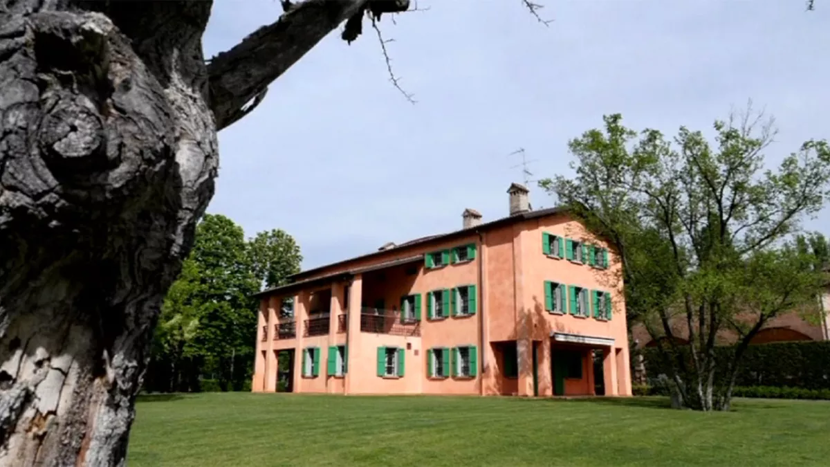 © A Prime Group UNE MAISON, UN ARTISTE