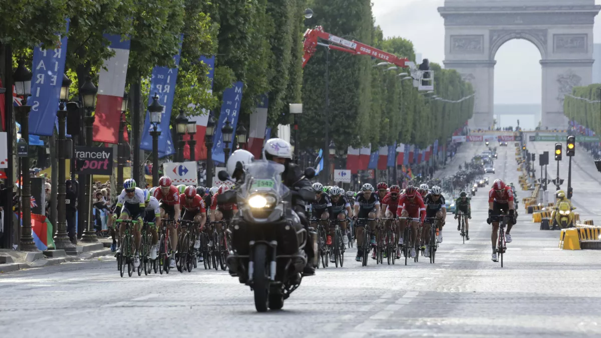 Christophe RUSSEIL/FTV ARRIVEE DU TOUR DE FRANCE 2015