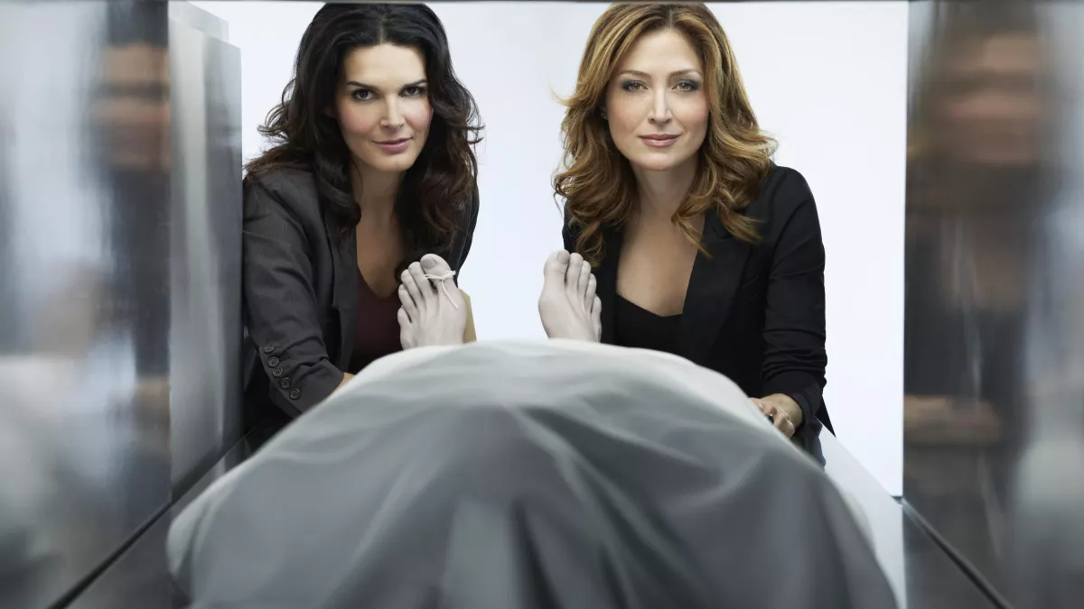 RIZZOLI & ISLES: AUTOPSIE D’UN MEURTRE DE JANET TAMARO AVEC ANGIE HARMON, SASHA ALEXANDER… #REUNION 1ERE RIZZOLI & ISLES: AUTOPSIE D’UN MEURTRE DE JANET TAMARO AVEC ANGIE HARMON, SASHA ALEXANDER… #REUNION 1ERE
