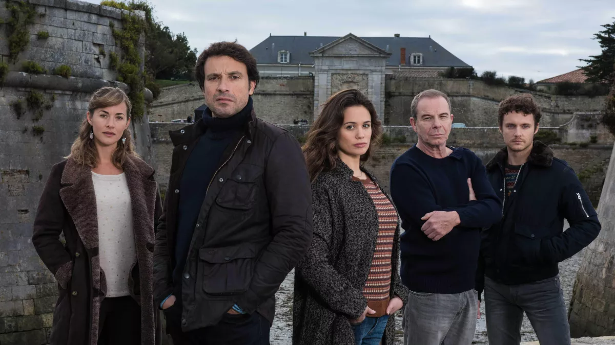 MEURTRES A L'ILE DE RE TELEFILM DE FRANÇOIS BASSET ET JULES MAILLARD AVEC BRUNO SALOMONE, LUCIE LUCAS… #REUNION 1ERE MEURTRES A L'ILE DE RE TELEFILM DE FRANÇOIS BASSET ET JULES MAILLARD AVEC BRUNO SALOMONE, LUCIE LUCAS… #REUNION 1ERE