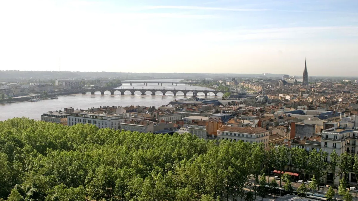 Bordeaux vue sur la Garonne©Thomas Sanson-Office du tourisme de Bordeaux Bordeaux vue sur la Garonne©Thomas Sanson-Office du tourisme de Bordeaux