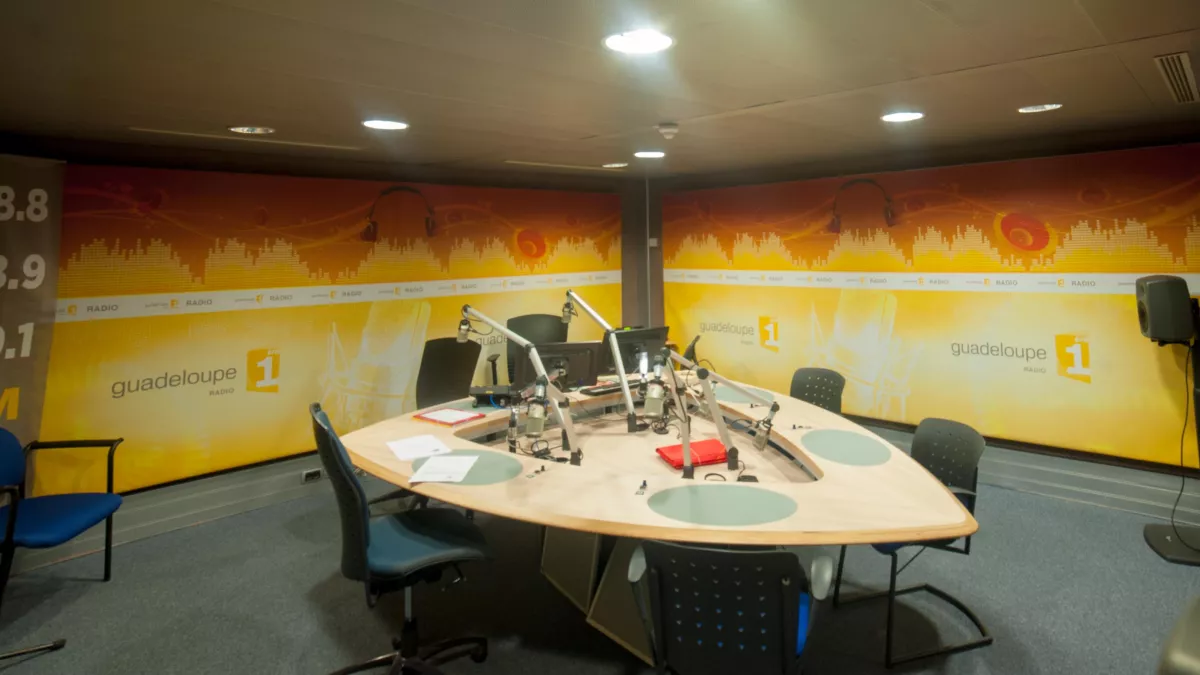 @Fabrice Troupé Visuel du studio radio de Guadeloupe 1ère