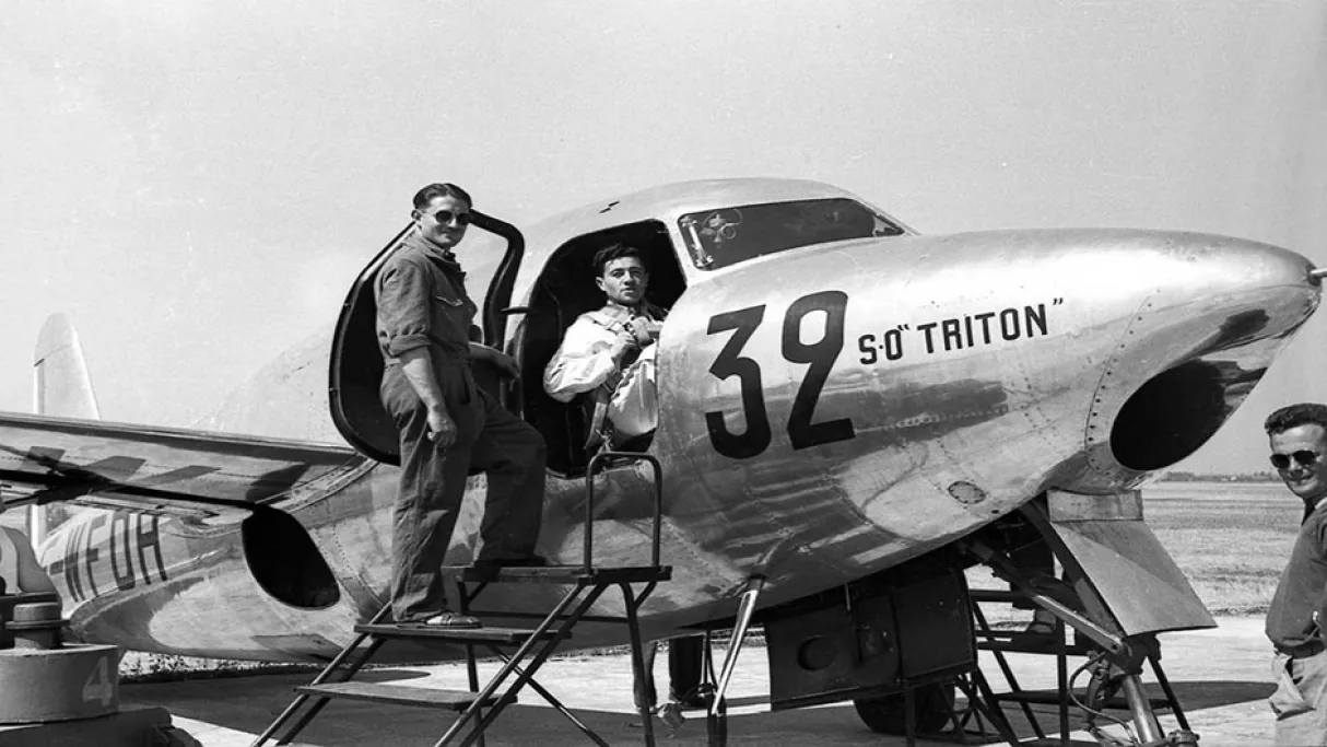 Triton avion a réaction et pilotes