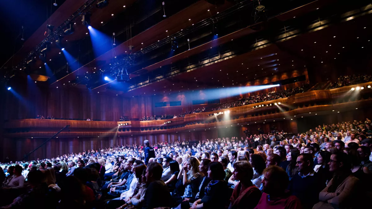 Laura Gilli MONTREUX COMEDY FESTIVAL 208