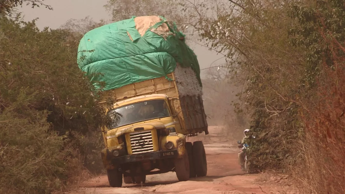 © Tony Comiti LES ROUTES DE L'IMPOSSIBLE