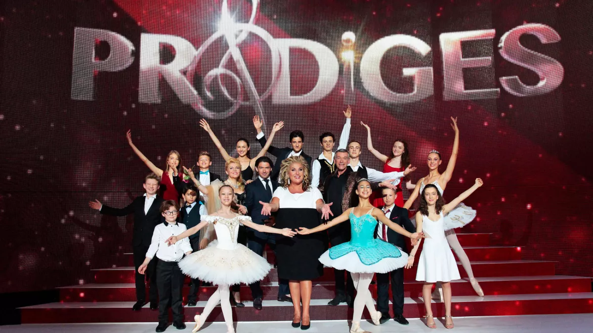 SHINE PROD / Lou Breton - Marianne James, les membres du jury et les prodiges de la saison 3 Photo des prodiges de la saison 3 avec Marianne James et les membres du jury