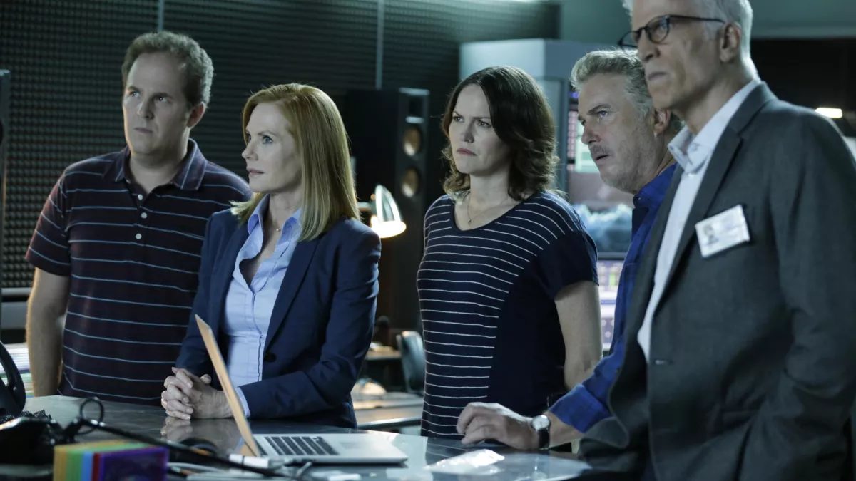 © 2015 CBS Broadcasting, Inc. All Rights Reserved LES EXPERTS LAS VEGAS - SAISON 16