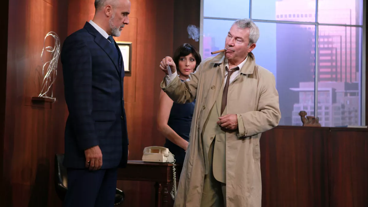 © Franck Harscouet Martin Lamotte, Pierre Azema et Karine Belly dans "Columbo : meurtre sous prescription" au Théatre Michel