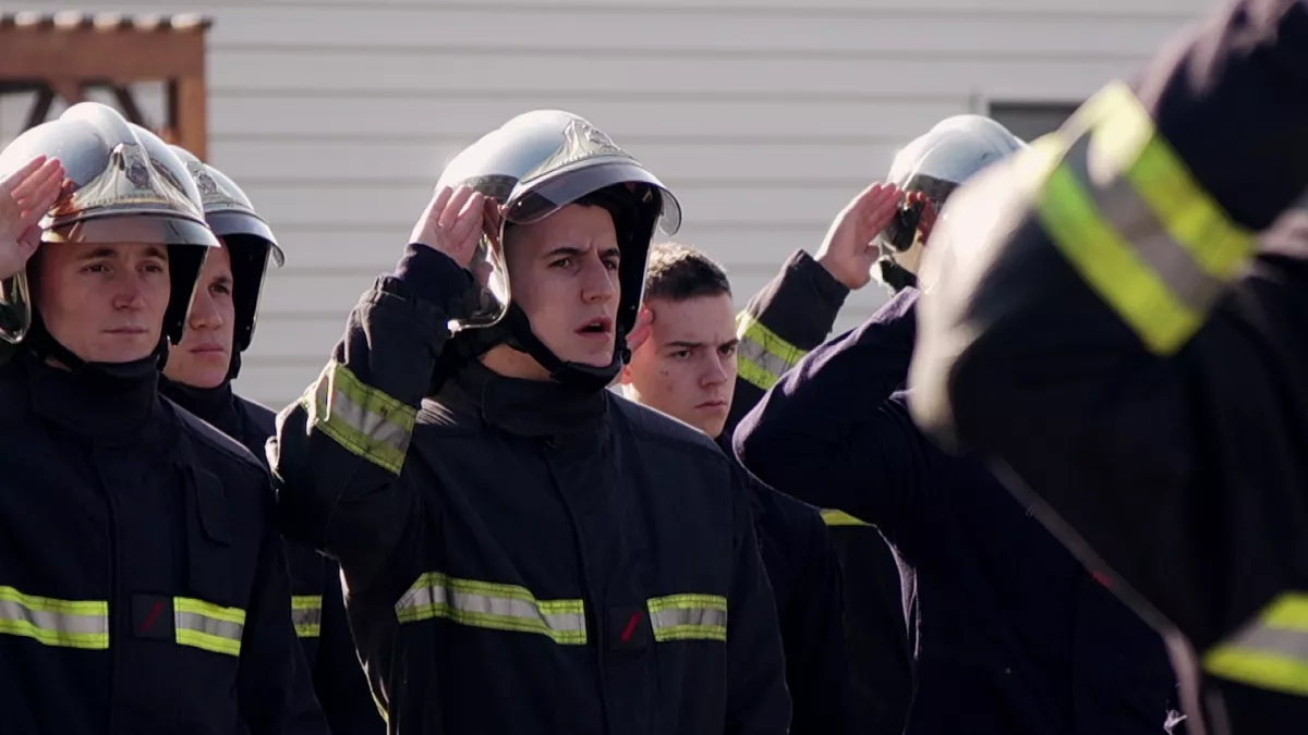 © CAPA TV AU PERIL DE LEUR VIE : 50 ANS DES POMPIERS DE PARIS