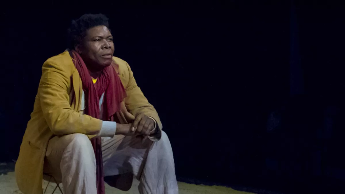 Etienne Minoungou dans Cahier d'un retour au pays natal d'Aimé Césaire Etienne Minoungou dans Cahier d'un retour au pays natal d'Aimé Césaire
