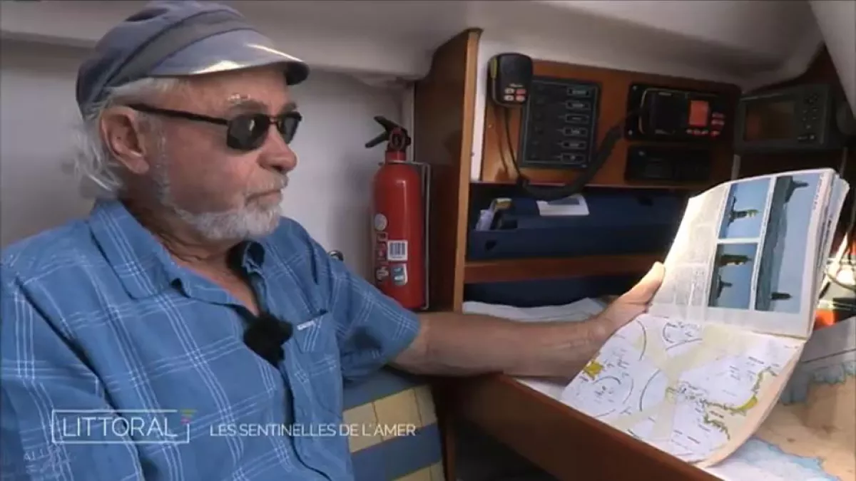 Louis Cozan dans son bateau Louis Cozan dans son bateau