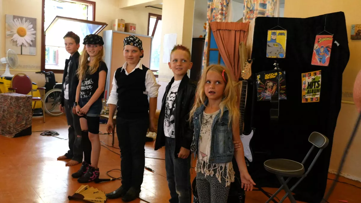outside films FAMILLE NOMBREUSE, UNE ECOLE DE LA VIE (Inédit)