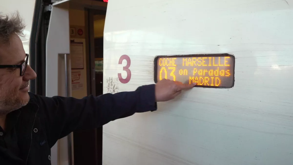 © Step by Step Productions DES TRAINS PAS COMME LES AUTRES