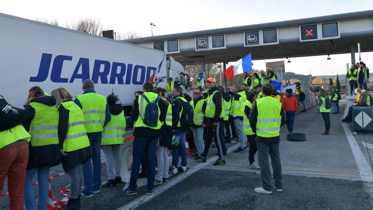 Gilets jaunes au péage de La Barque © Georges Robert