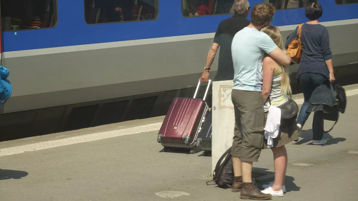 Jeunes amoureux sur le quai Jeunes amoureux sur le quai