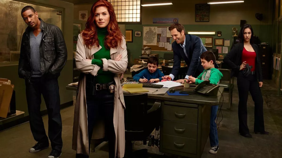2016 NBCUniversal Media, LLC LES MYSTERES DE LAURA - Saison 1