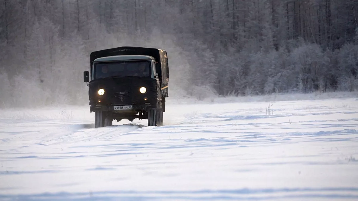 © Tony Comiti Productions LES ROUTES DE L'IMPOSSIBLE