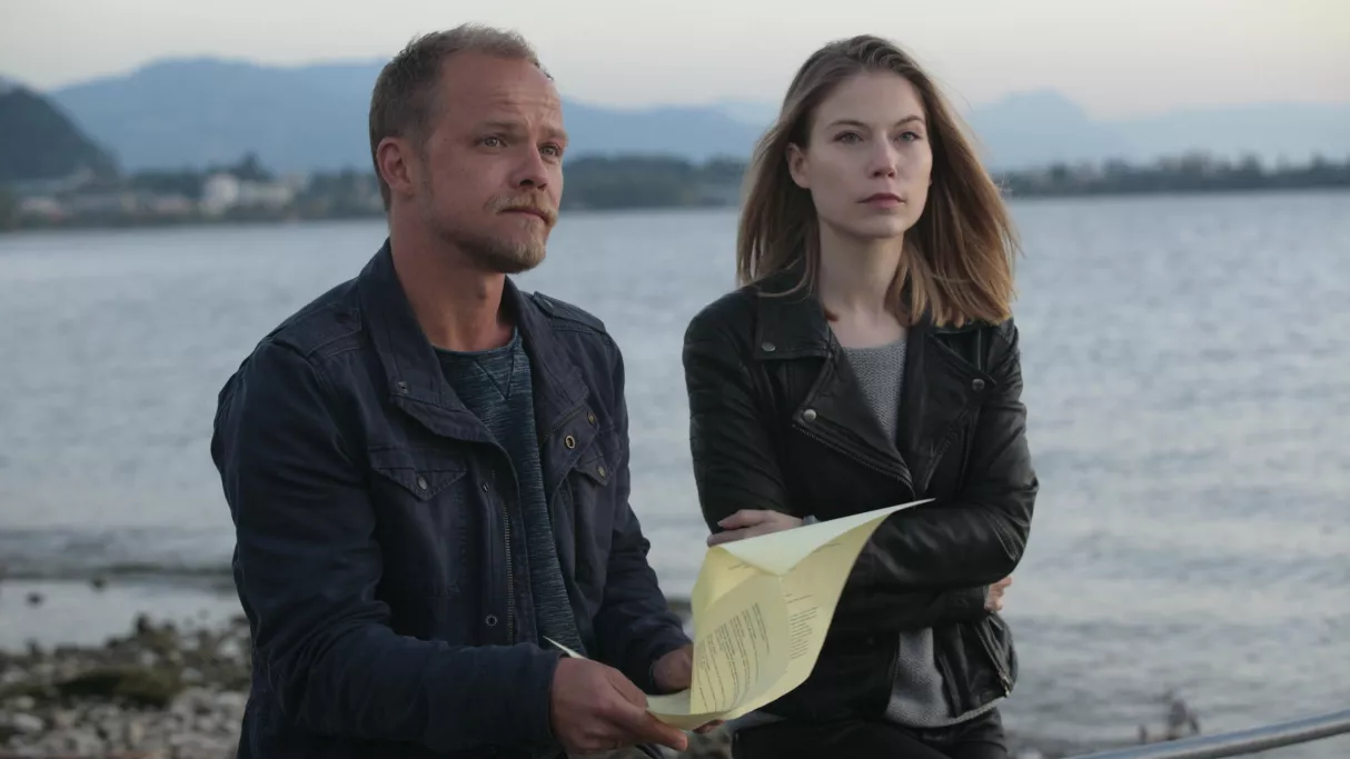 MEURTRES EN EAUX TROUBLES