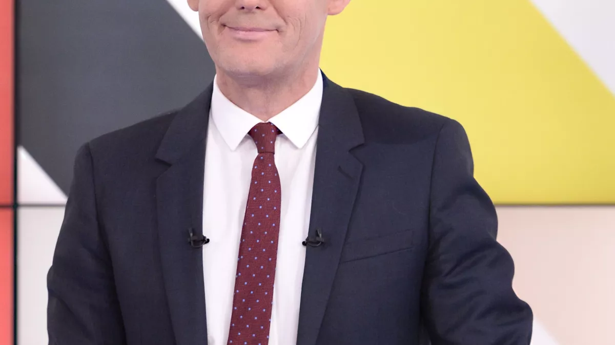 Francis Letellier présente "Dimanche en politique" FRANCIS LETELLIER