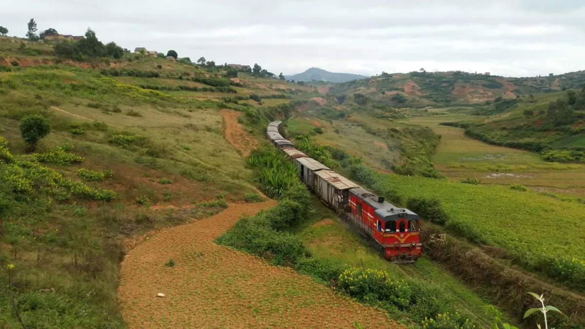 ARCHIPELS : MADAGASCAR, LE PETIT TRAIN DES HAUTES TERRES ARCHIPELS : MADAGASCAR, LE PETIT TRAIN DES HAUTES TERRES
