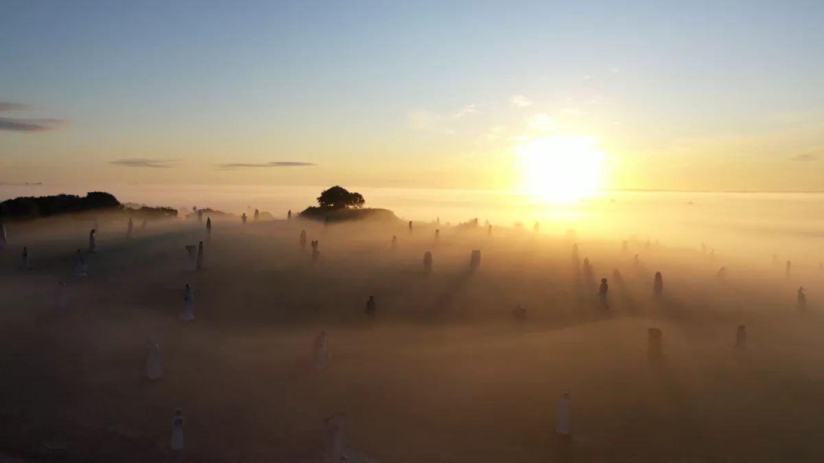 Levé de soleil sur la vallée des Saints à Carnoët La vallée des Saints à Carnoët