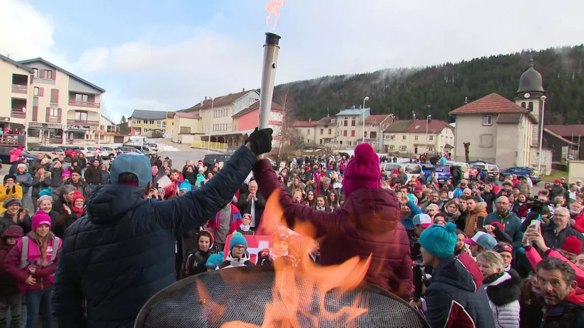 La flamme olympique à Bois d'Amont (Jura) le 4 janvier 2019 / © Fabienne Le Moing / France 3 Franche-Comté La flamme olympique à Bois d'Amont (Jura) le 4 janvier 2019 / © Fabienne Le Moing / France 3 Franche-Comté
