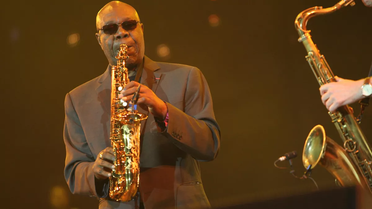 HOMMAGE À MANU DIBANGO HOMMAGE À MANU DIBANGO