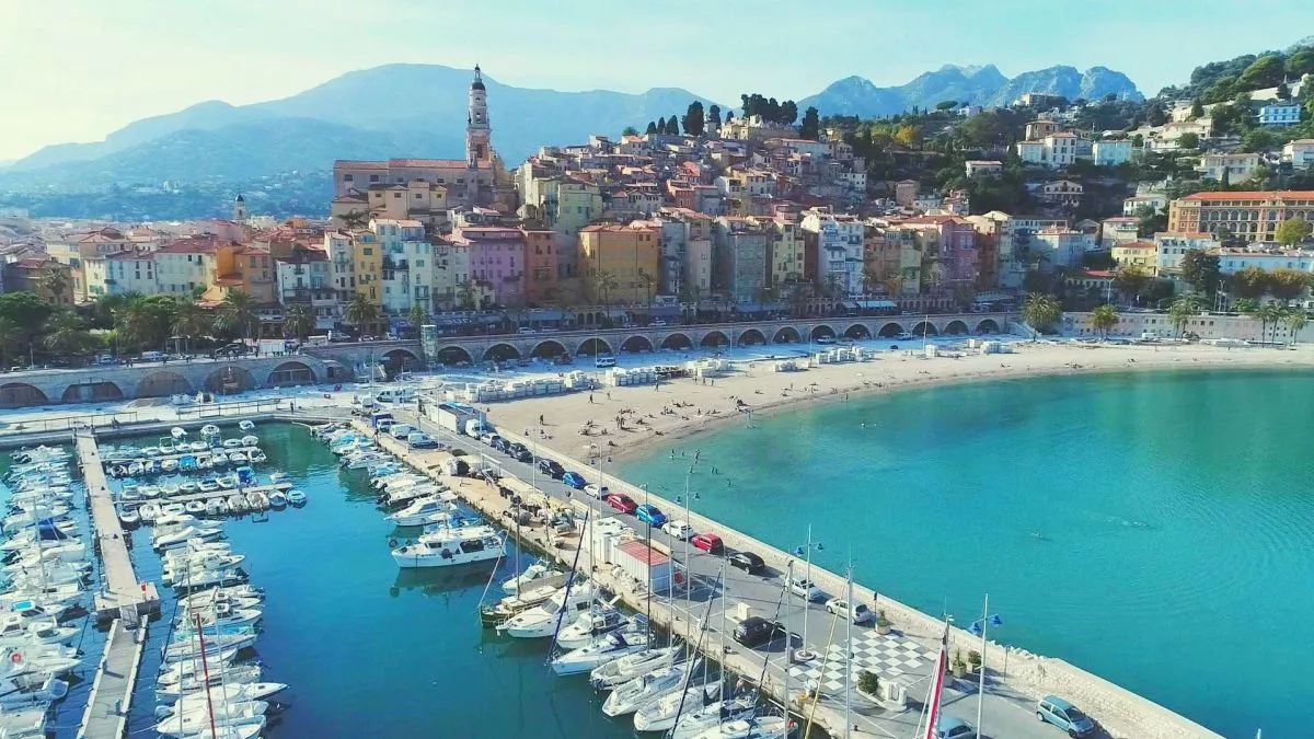 Menton @ 13 Productions / France Télévisions 2017 Menton @ 13 Productions / France Télévisions 2017