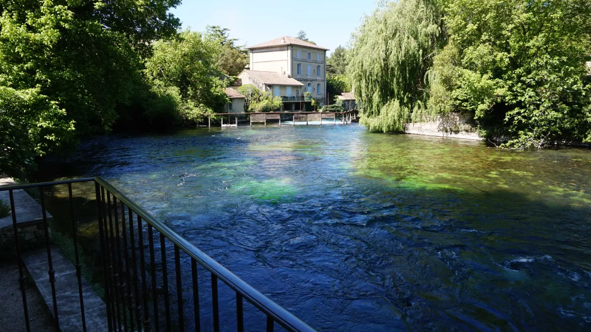 Fraîcheur et verdure à l’Isle-sur-la-Sorgue © F. Brun Vue de L’Isle-sur-la-Sorgue